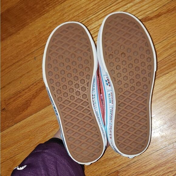 Vans where's Waldo Sneakers - Picture 8 of 9